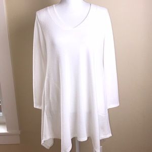 White v-neck tunic. Sz. Med.  by Emerald